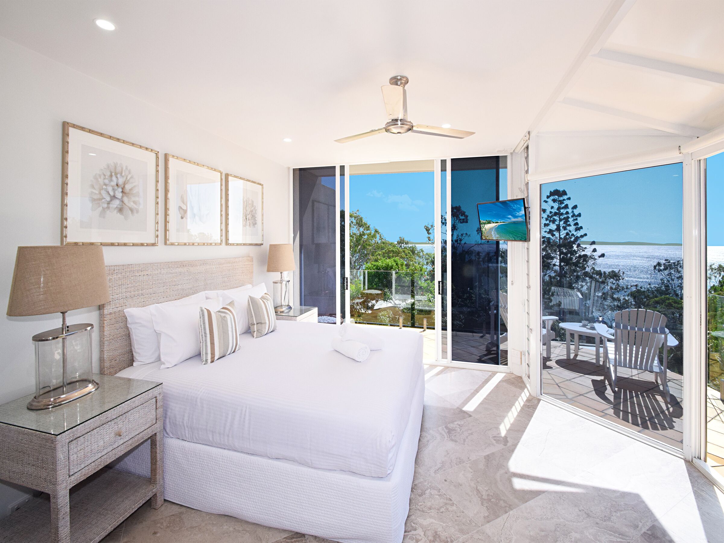 Stunning Luxury Noosa Villa, Ocean Views, 3 Bedroom, FREE Wifi, Foxtel, 3 TV's