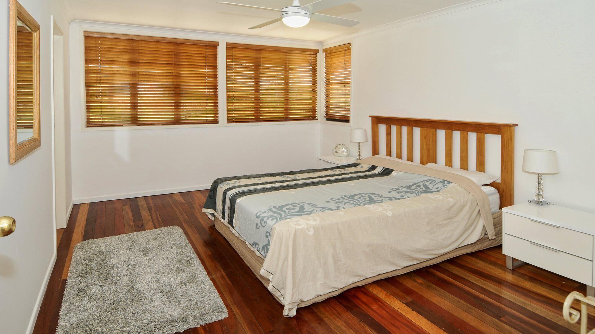 Yulunga 20 - 4 Bedroom House w/ Pool+ Wifi+ Aircon with a private pontoon in Mooloolaba