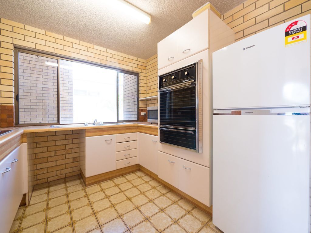 Golden Shores Unit 3, 21 Landsborough Parade