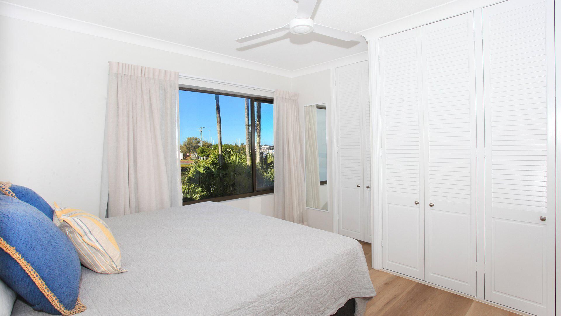 Windmill 3 - Three Bedroom Unit Located Opposite the Beach!