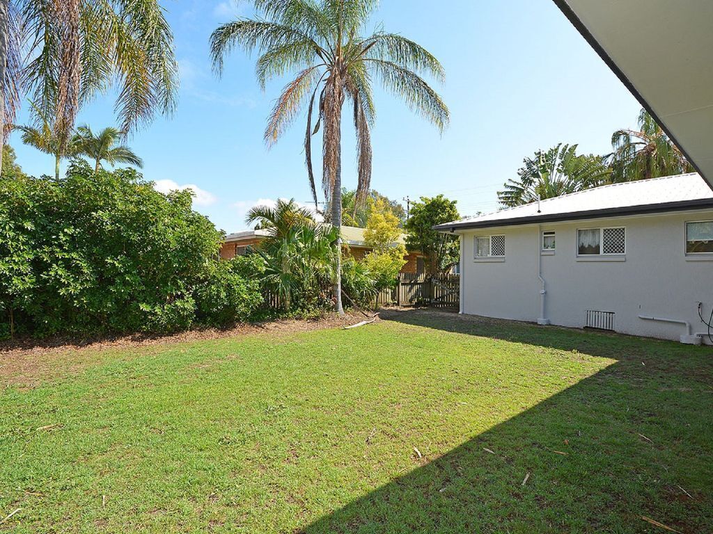 Beach House on Burrum- Close to Beach- 3br- Wifi-foxtel