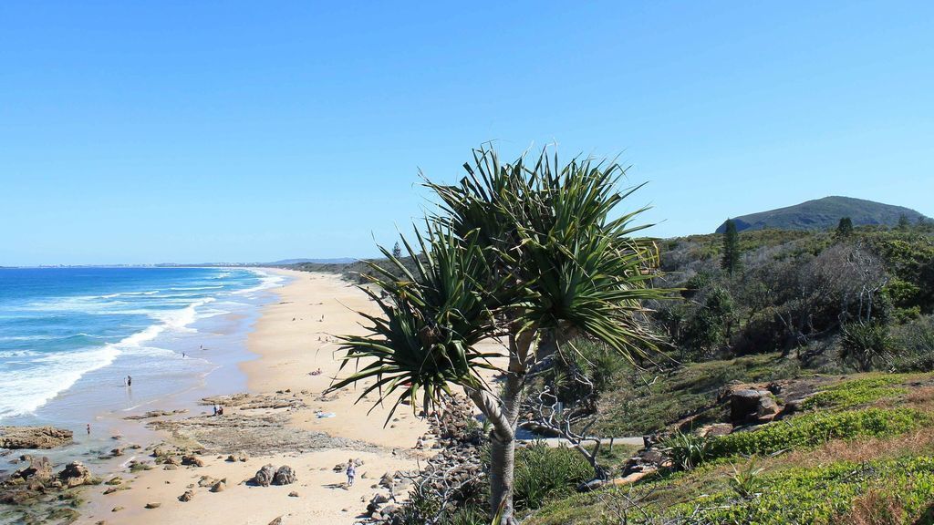 Sands Beach House B - Beachside Getaway, Wifi, Linen, Enclosed Garden