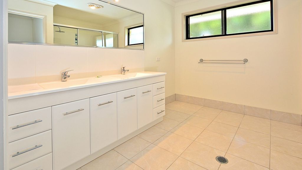 Breeze In - Burrum Heads - Close to Beach- 3BR - Modern Unit