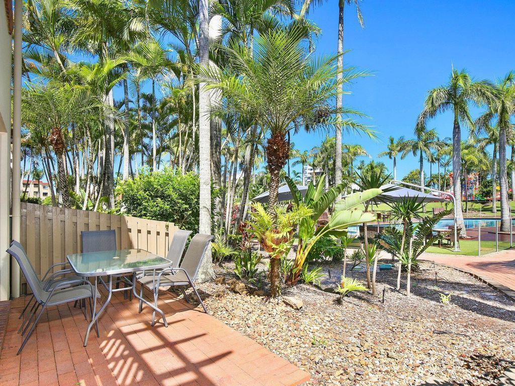 Resort Style - The Oasis Resort Villa 7, 2 Landsborough Pde