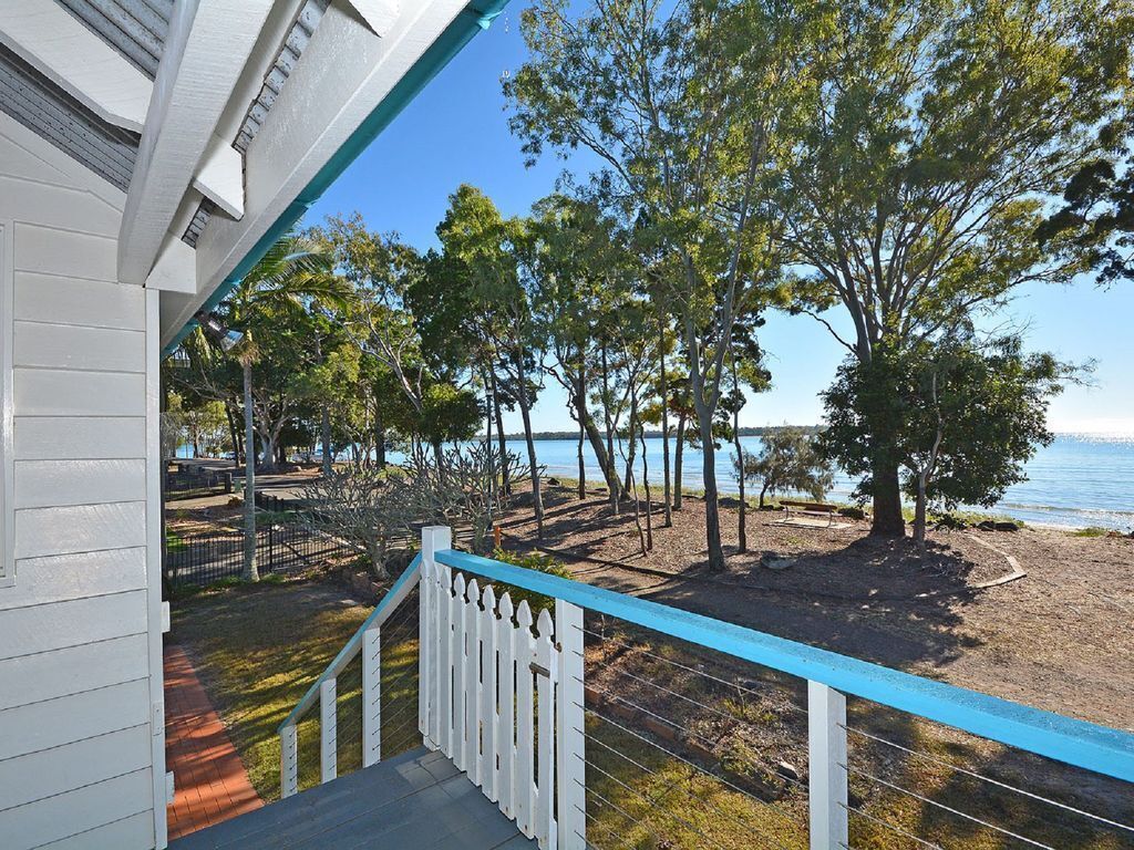 The Perfect Spot - Burrum Heads- Beachfront - 4 BR - Large Yard