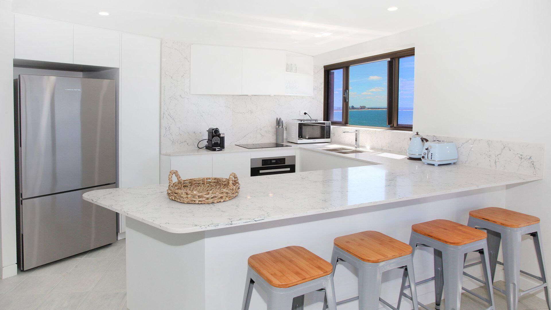 Parkyn Place 7 - Newly Refurbished 3 Bedroom Oceanfront Apartment w/FREE WIFI!
