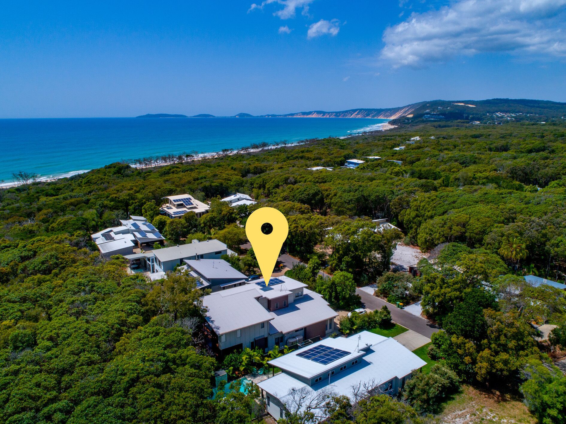 Luxury home -150m to the beach from your backyard