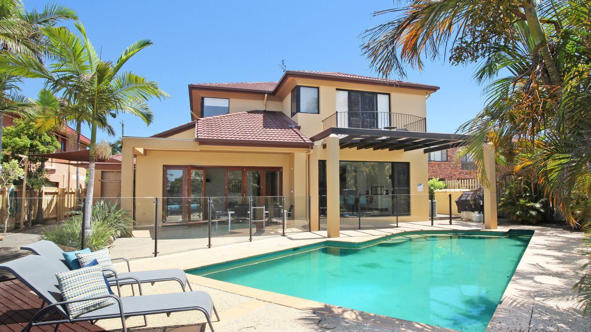 Tarcoola 41 - Five Bedroom House With Foxtel + Wifi + Aircon and BBQ in Mooloolaba