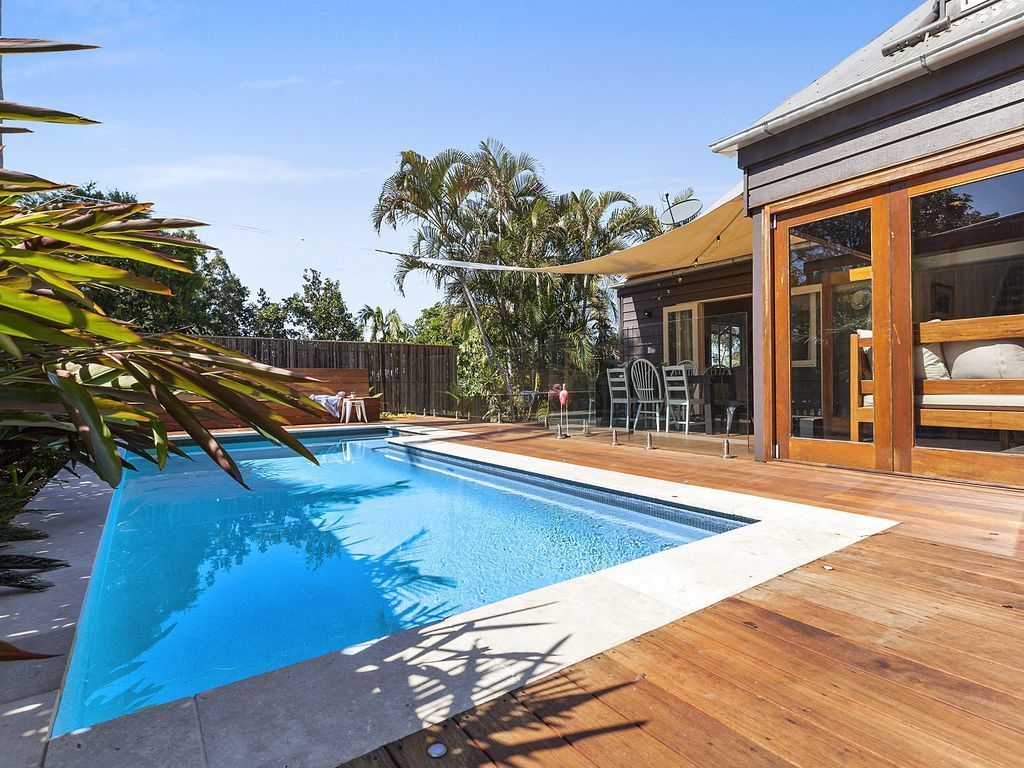 Tranquility and Charm in Noosa Heads - 20 Currawong Street Noosa Heads QLD