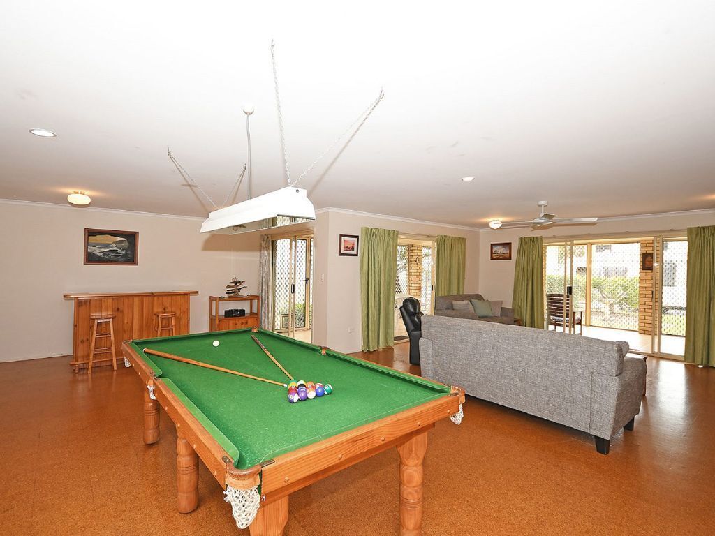 Sandy Paws - Burrum Heads- Walk to Beach -3br- Aircon- Pool Table