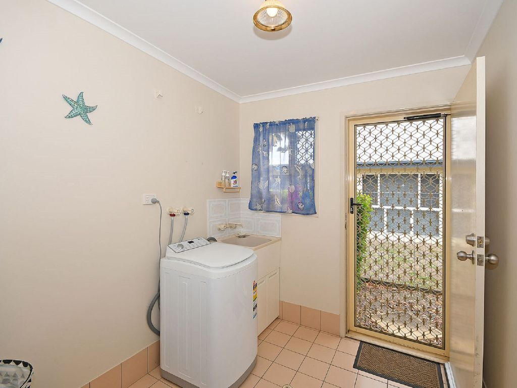 Sandy Paws - Burrum Heads- Walk to Beach -3br- Aircon- Pool Table