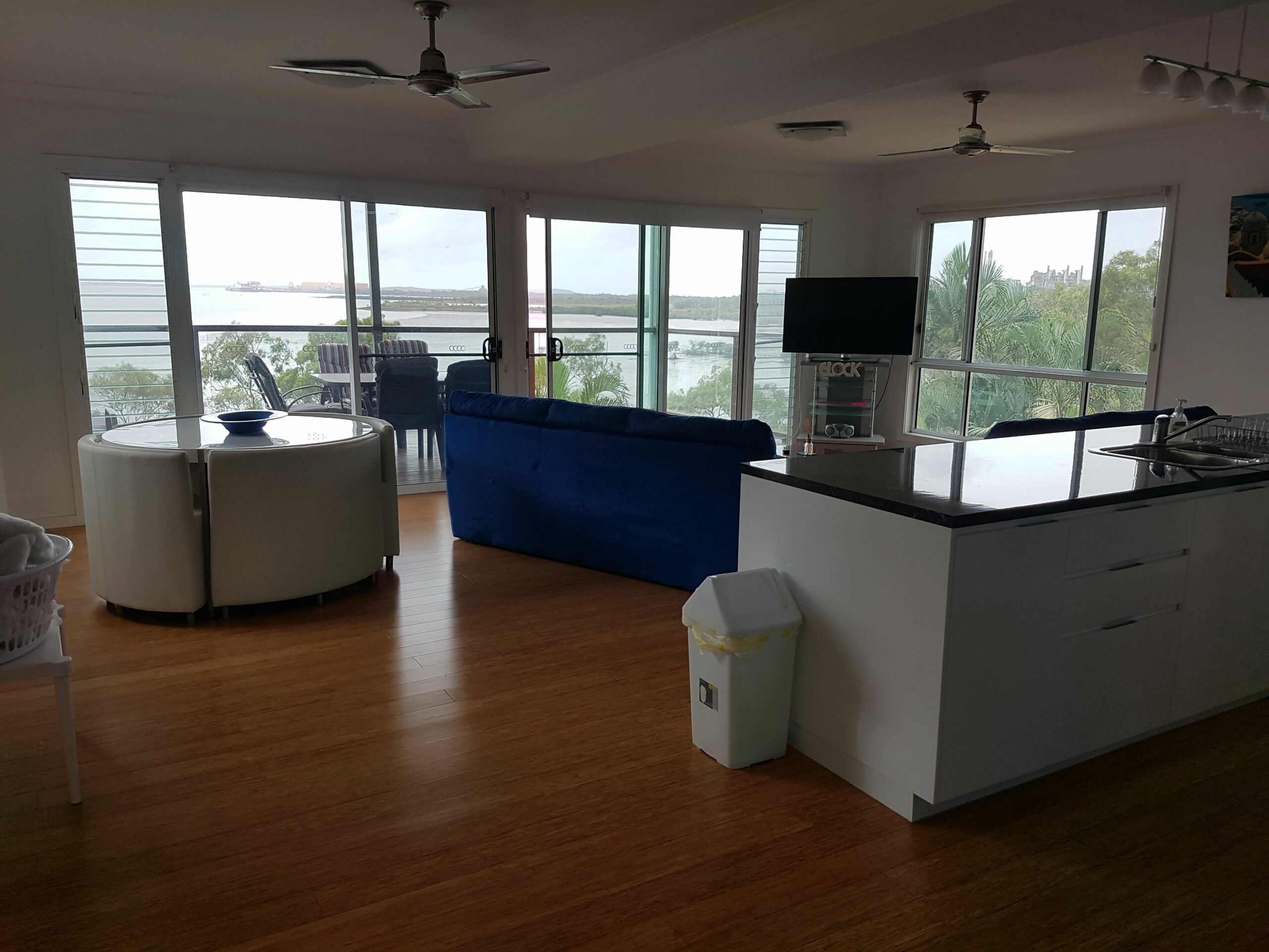 Pet friendly fully furnished unit with harbour views and sea breezes