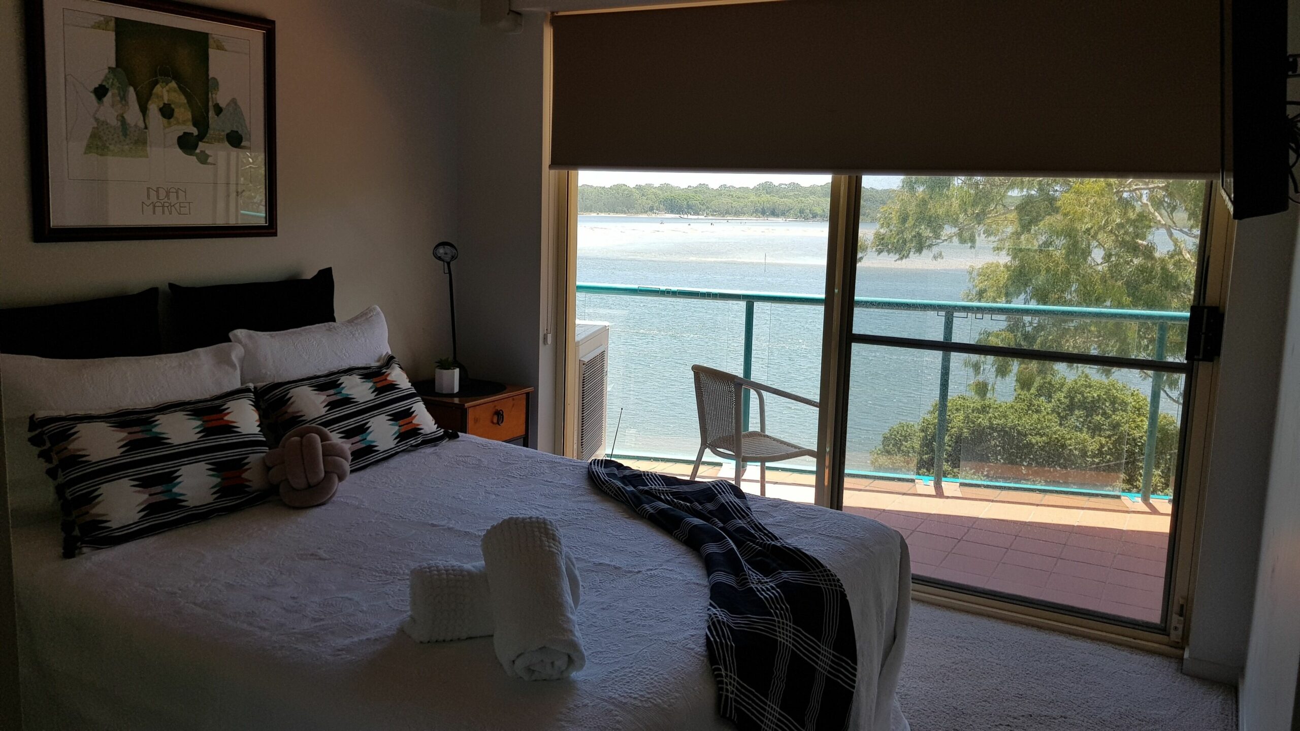 180 degree Maroochy Waterfront 2 Bedroom Apartment with air/c and secure parking