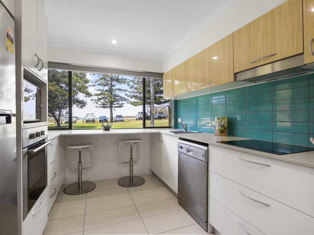 Golden Shores Unit 1, 21 Landsborough Parade