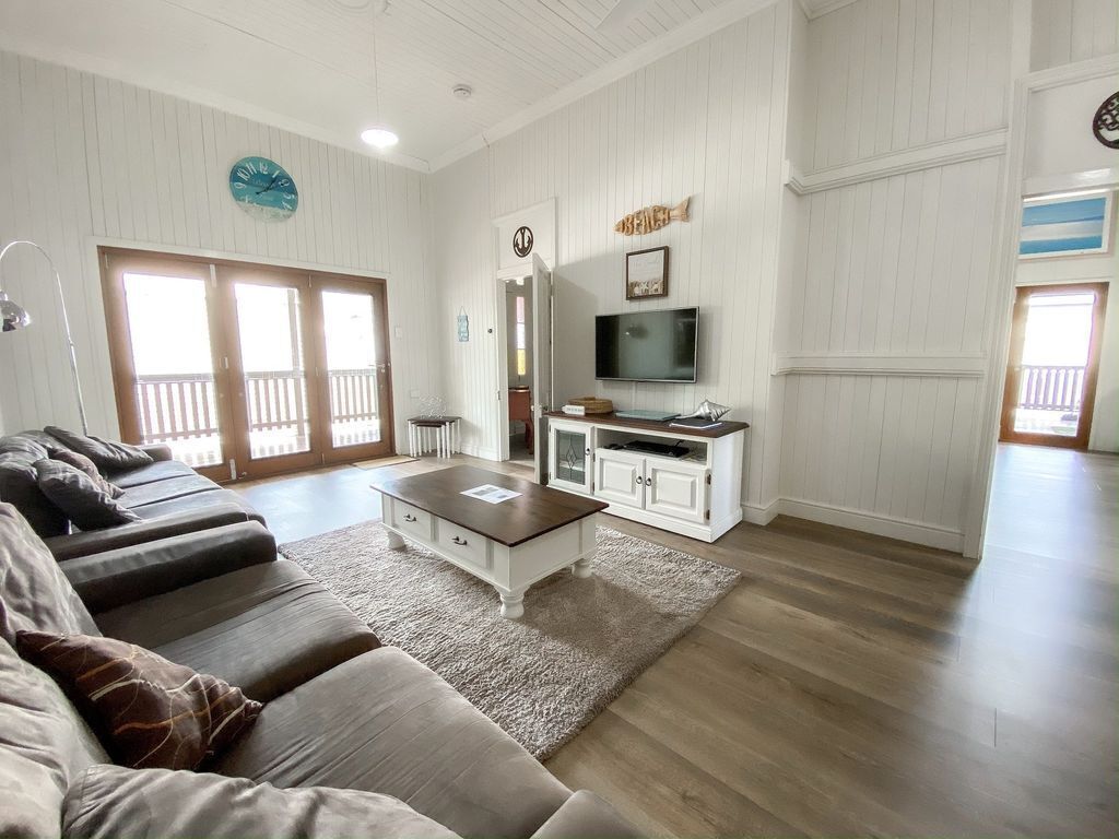 A Beach House@burrum - Water Views-3br-aircon -pets OK