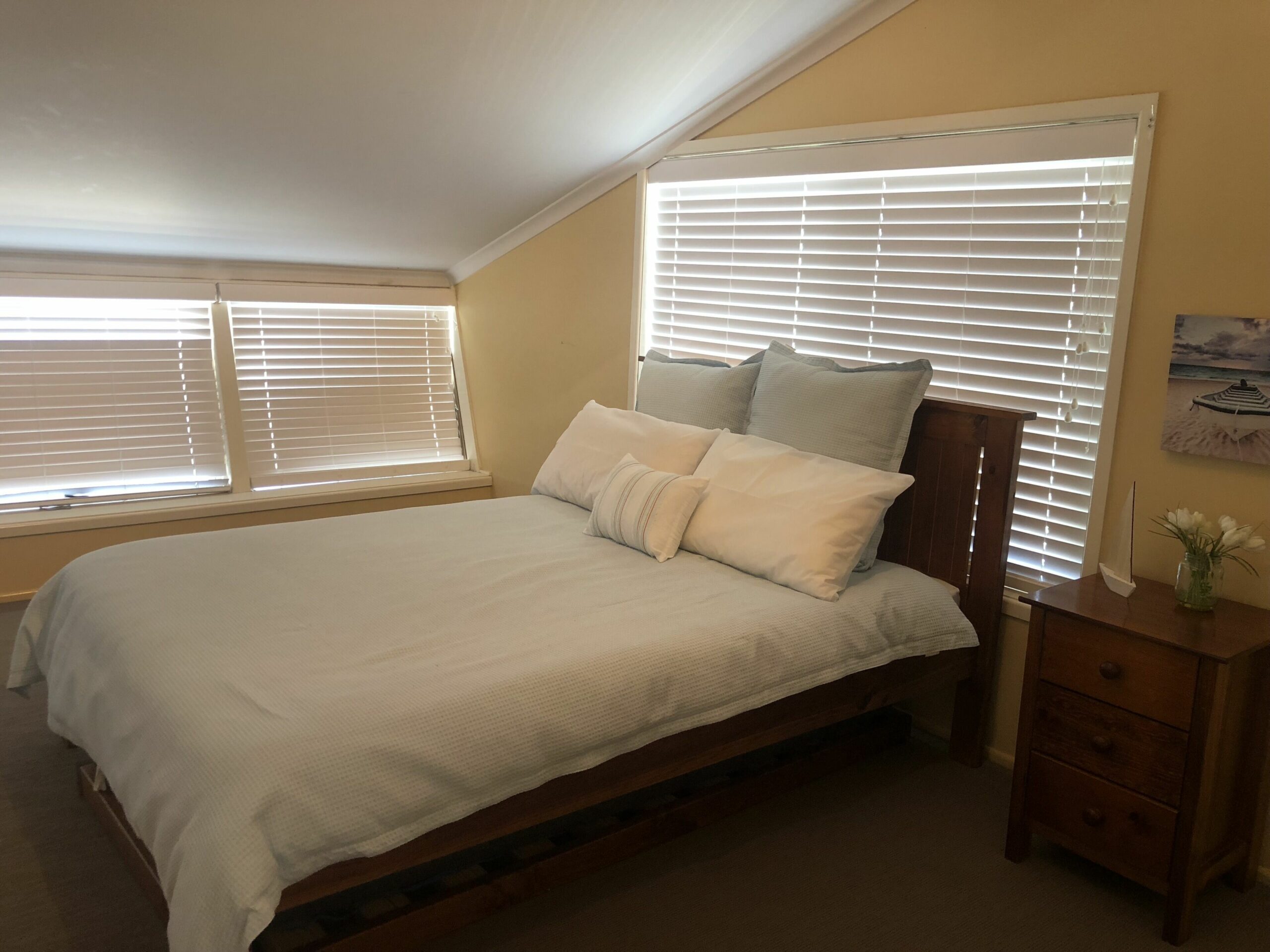 Minimum 3 night stay    4 Bed/2 Bath    Sleeps 10 (max 6 Adults)