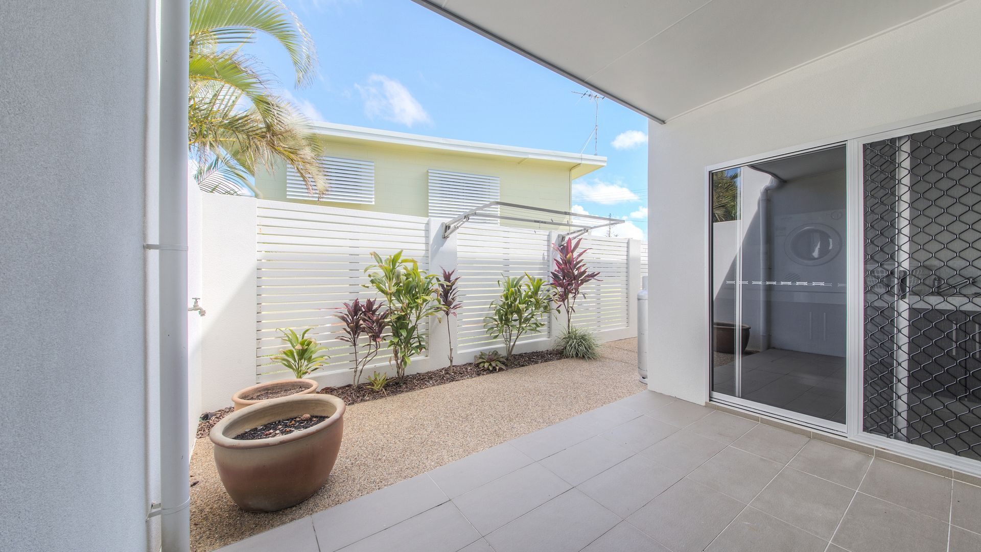 Beachfront Emu Park With Pool