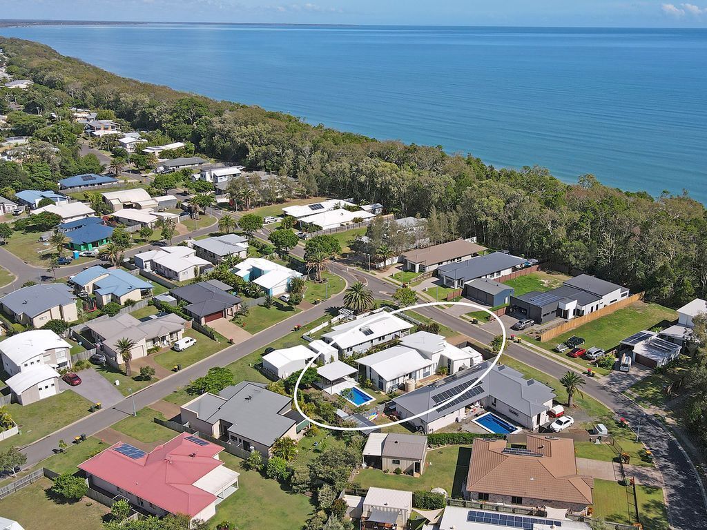 A Home By The Sea - Toogoom - 4BR - Pool - Aircon - Outside Pet Friendly