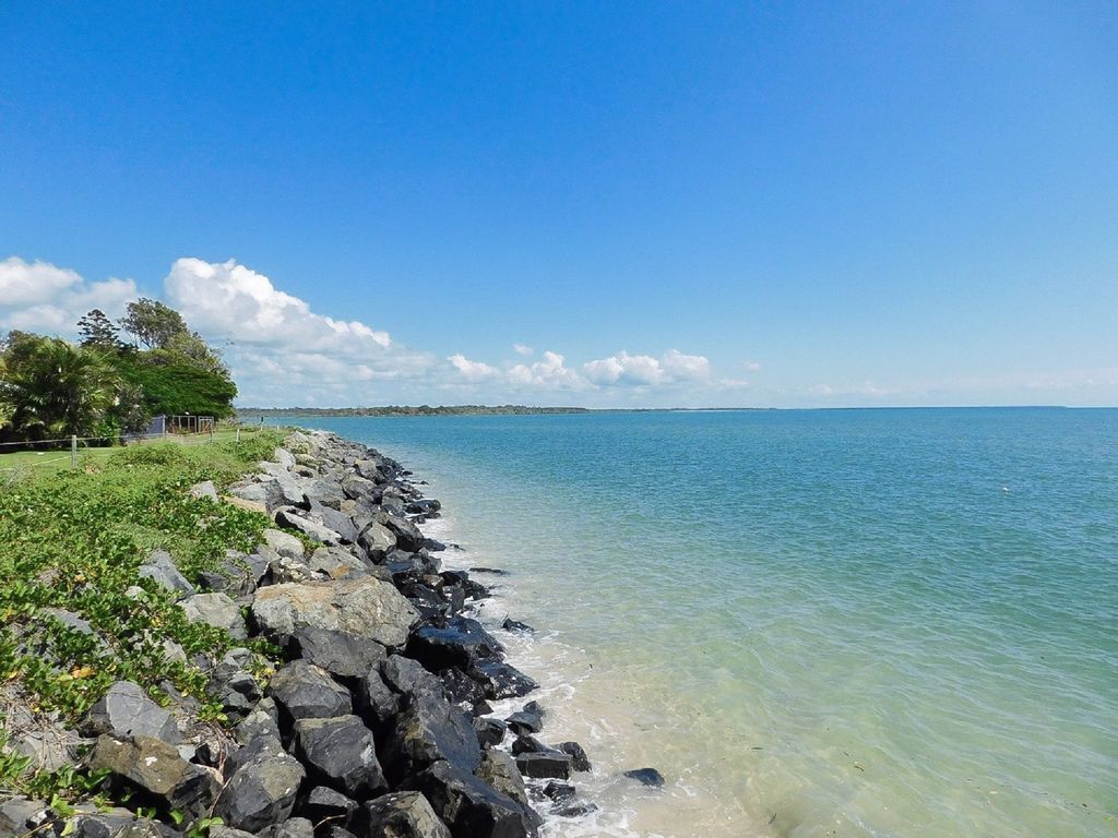 Jokez Inn - Toogoom Beach- Water Views- Close to Beach