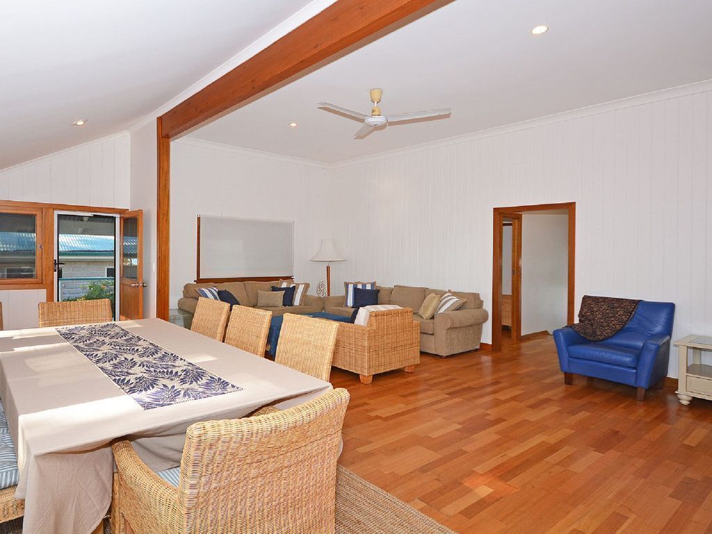 The Perfect Spot - Burrum Heads- Beachfront - 4 BR - Large Yard