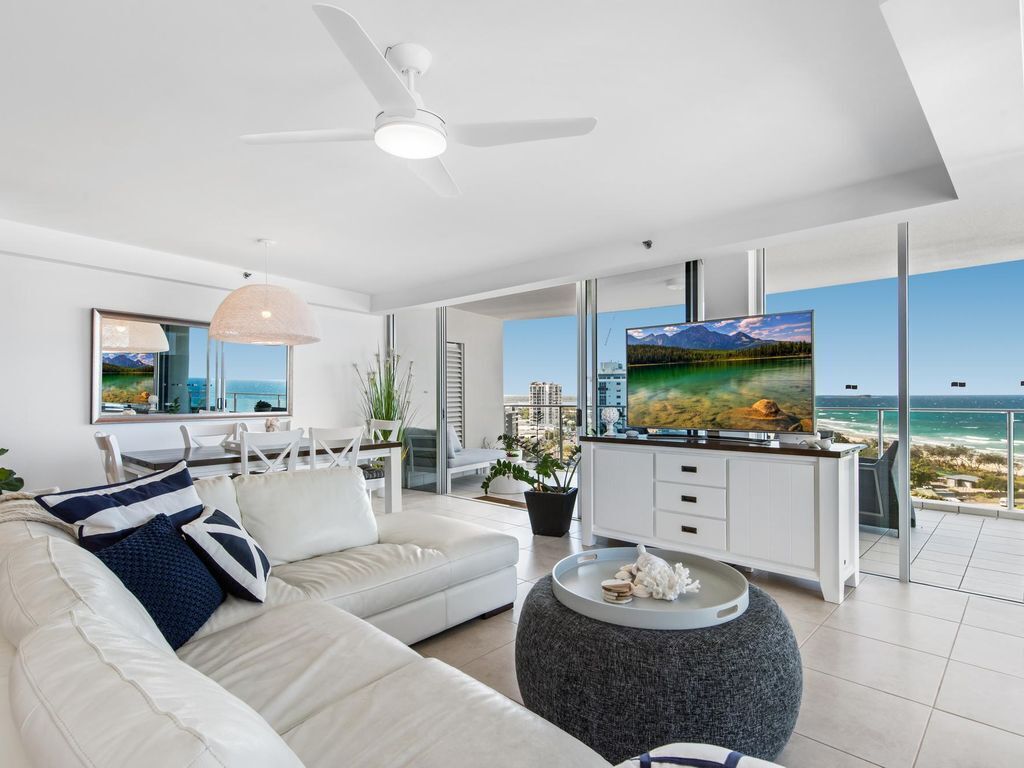 Ocean Views, Parking, Spa and 3 Pools at 2-bed Unit