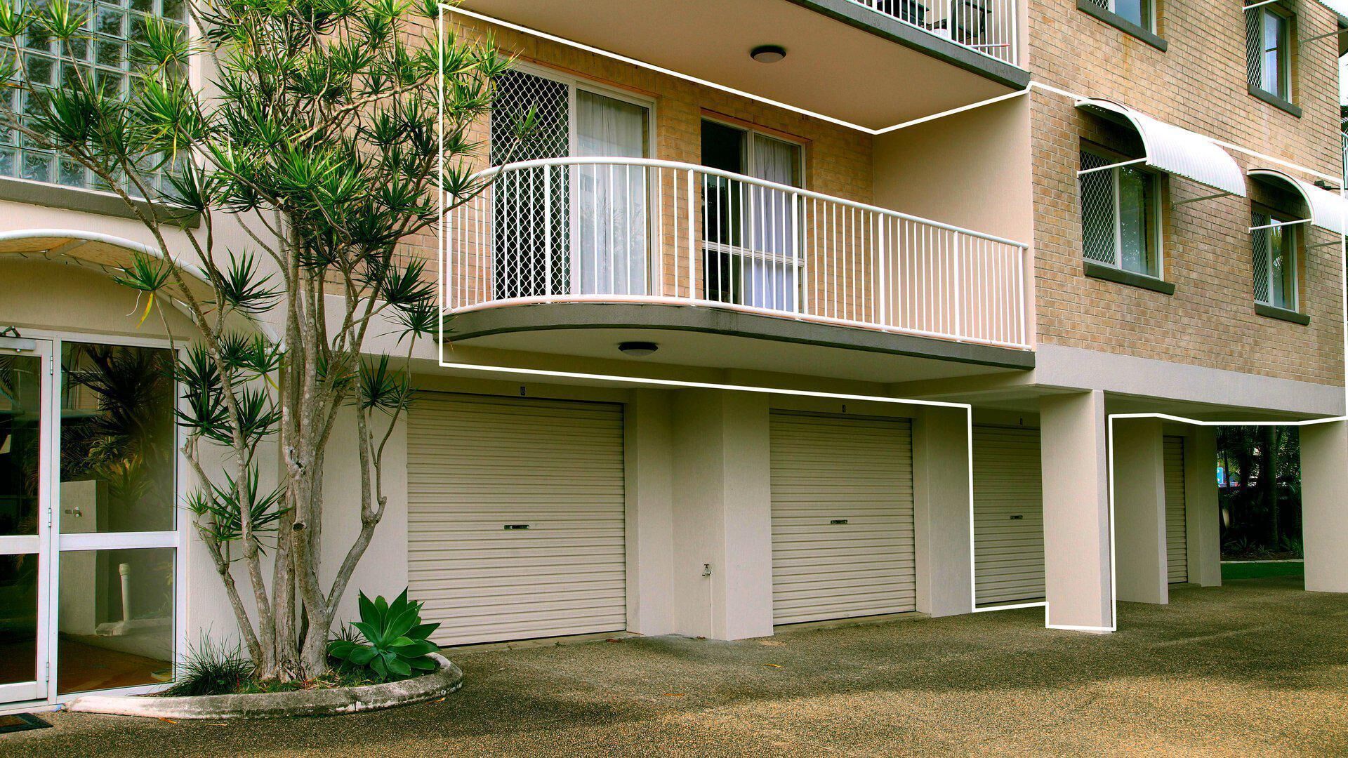 Beachside 2 - Three Bedroom Budget Unit With Wifi Only One Street Away From the Beach!