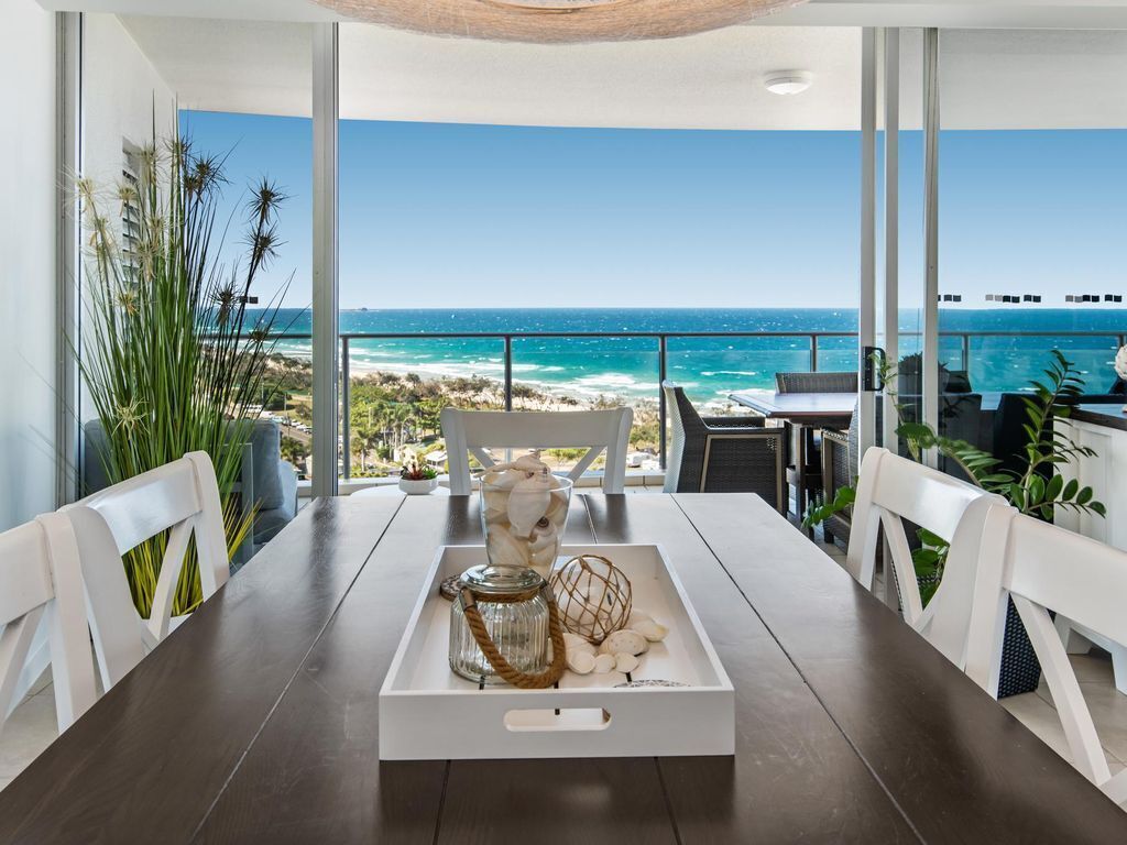 Ocean Views, Parking, Spa and 3 Pools at 2-bed Unit