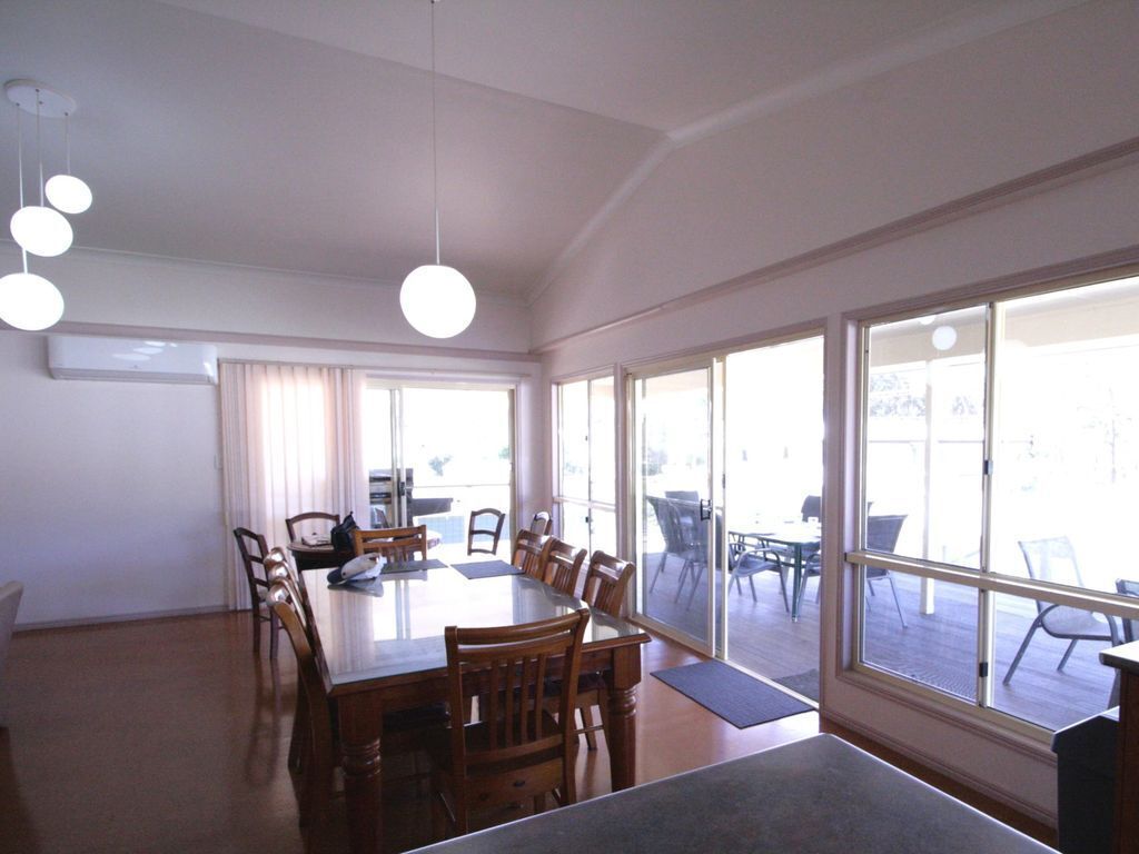 Burrumundi - Close To Beach - Water Views - Pets Welcome