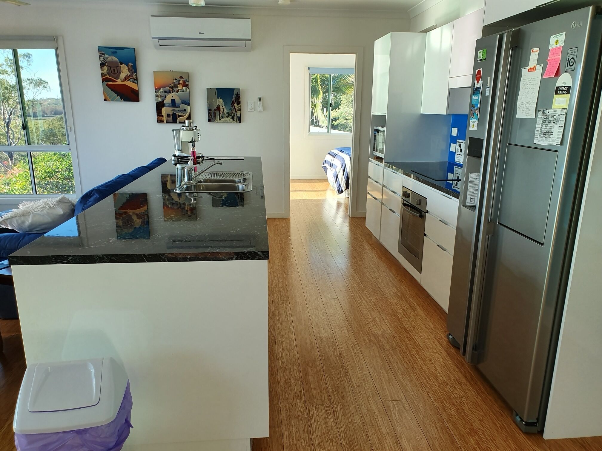 Pet friendly fully furnished unit with harbour views and sea breezes