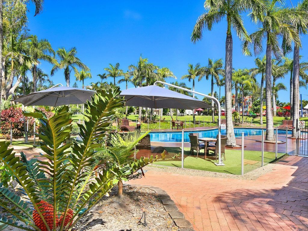 Resort Style - The Oasis Resort Villa 7, 2 Landsborough Pde