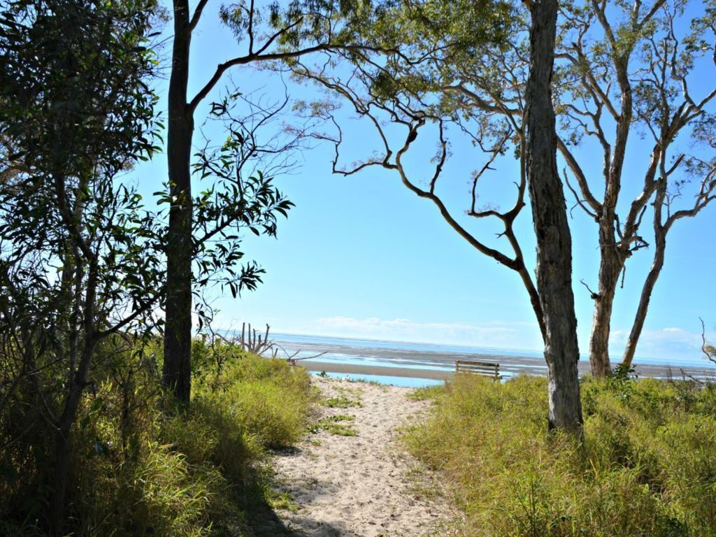 Yolanda – Burrum Heads- Beachfront – 3br- Aircon