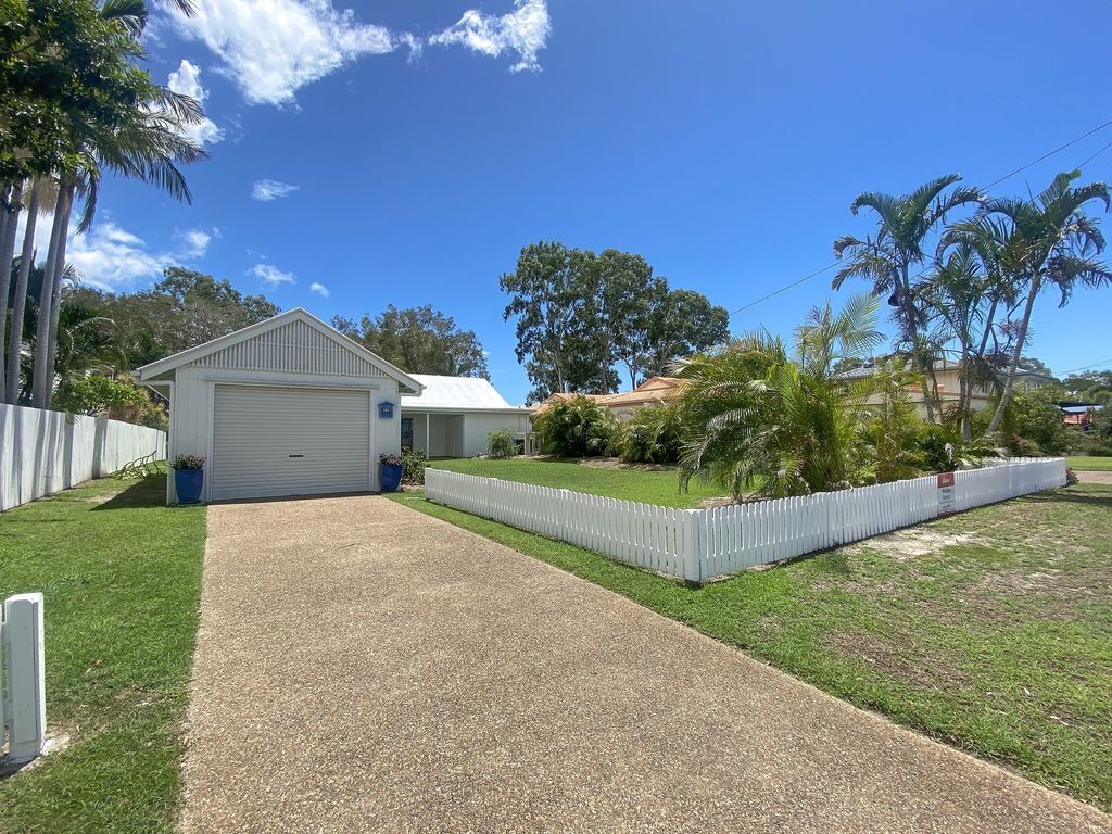 Riverside - Burrum Heads- Riverfront - 3BR - River Fishing..