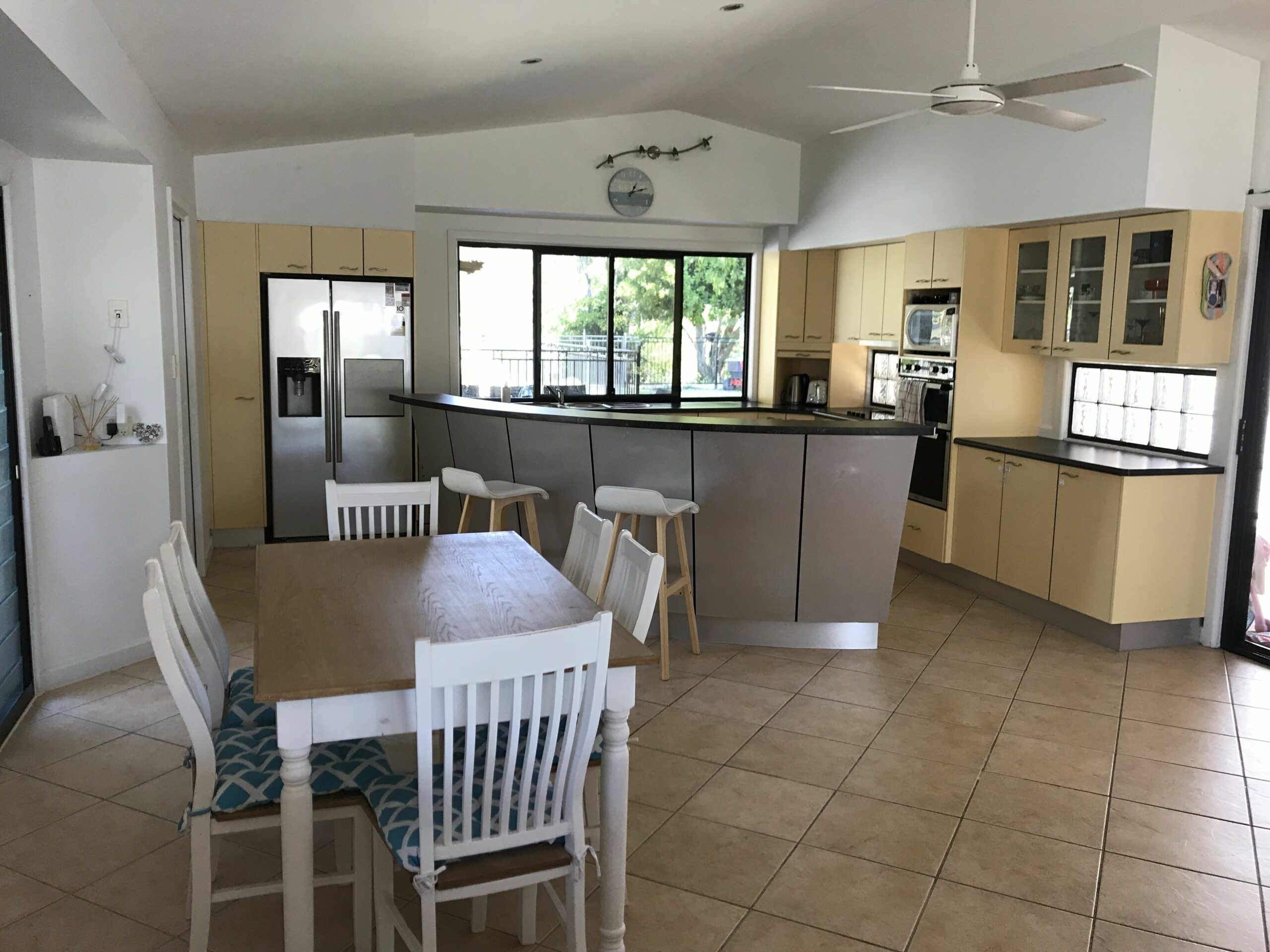 Family/Pet Friendly Mudjimba Beach House with a Pool - Free WI-FI & Foxtel