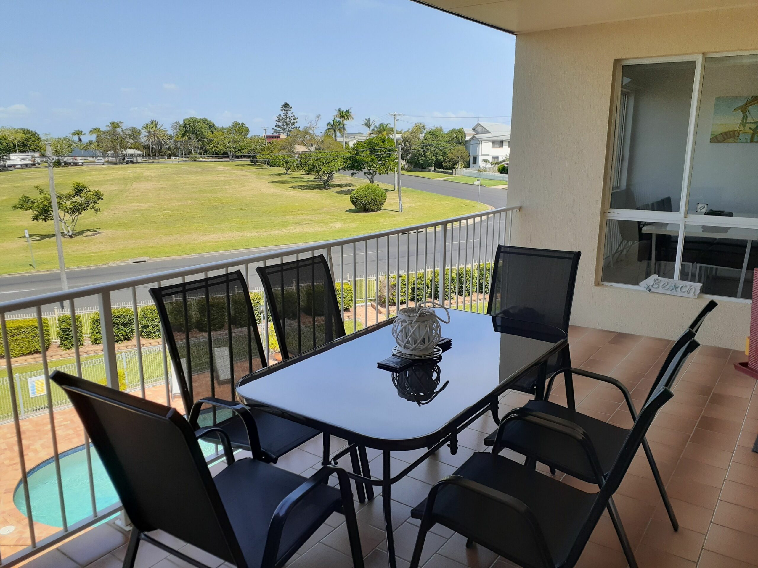 Beauty in the Bay - Sit on your balcony, relax and enjoy the views of the ocean