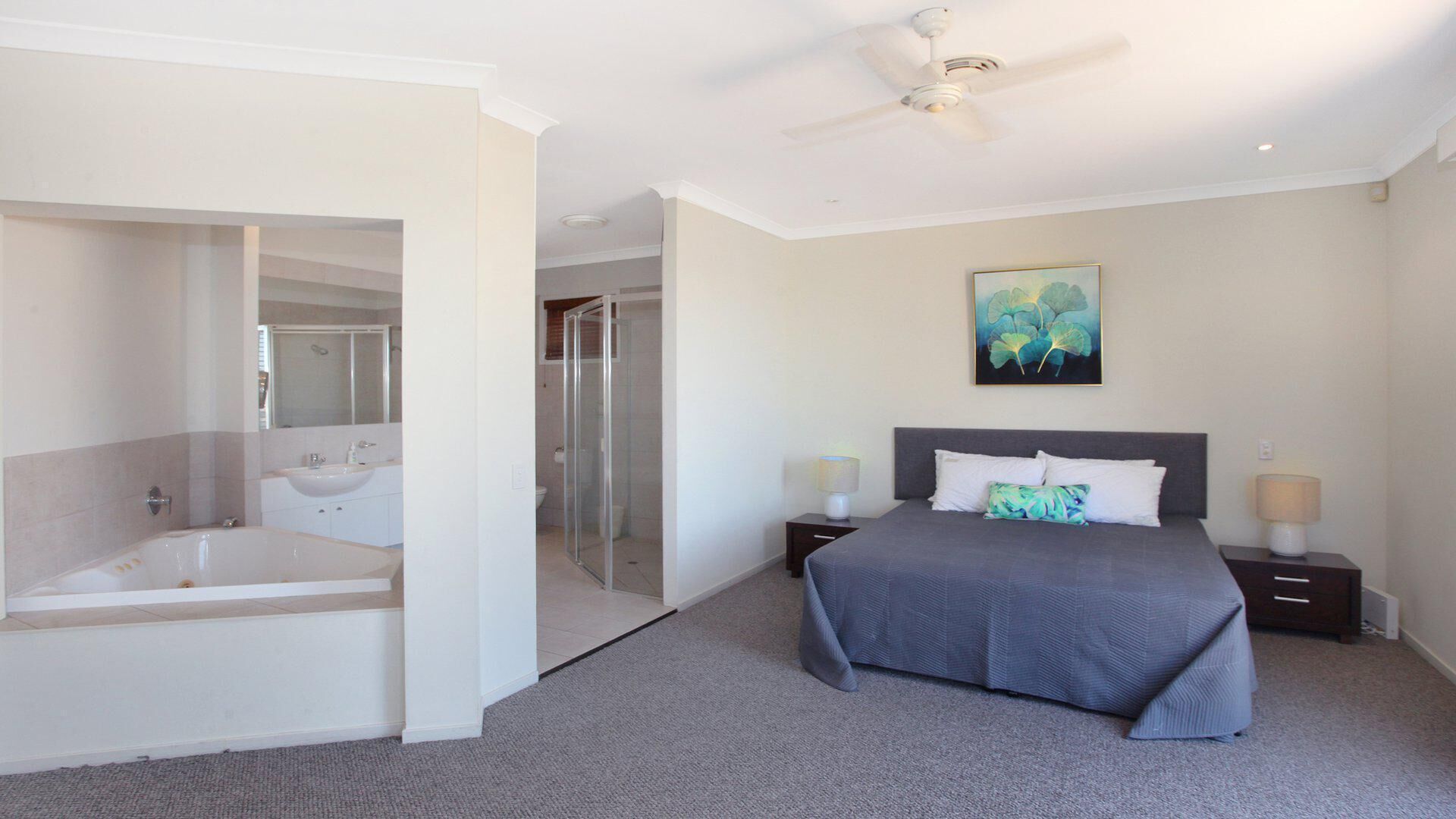 Tarcoola 41 – Five Bedroom House With Foxtel + Wifi + Aircon and BBQ in Mooloolaba