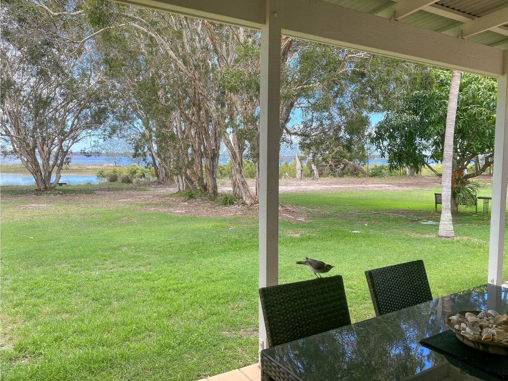 Riverside - Burrum Heads- Riverfront - 3BR - River Fishing..