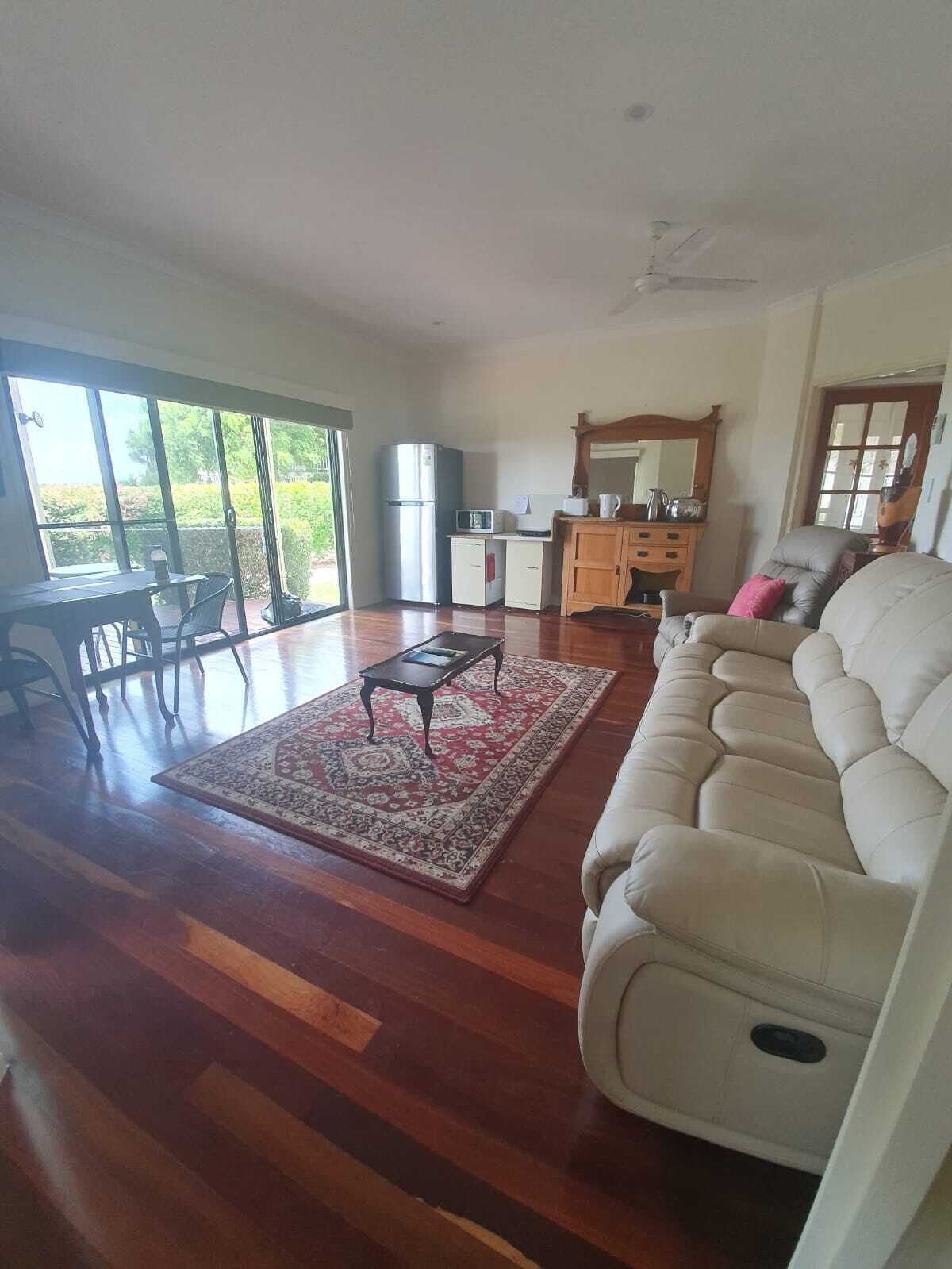 Entire Ground Floor Accommodation, Swim Beach,marina,fraser Island & Ocean