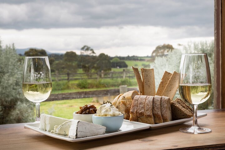 Laid back Small-Group Yarra Valley Winery Tour with Wine,Gin,Cider,Cheese + more