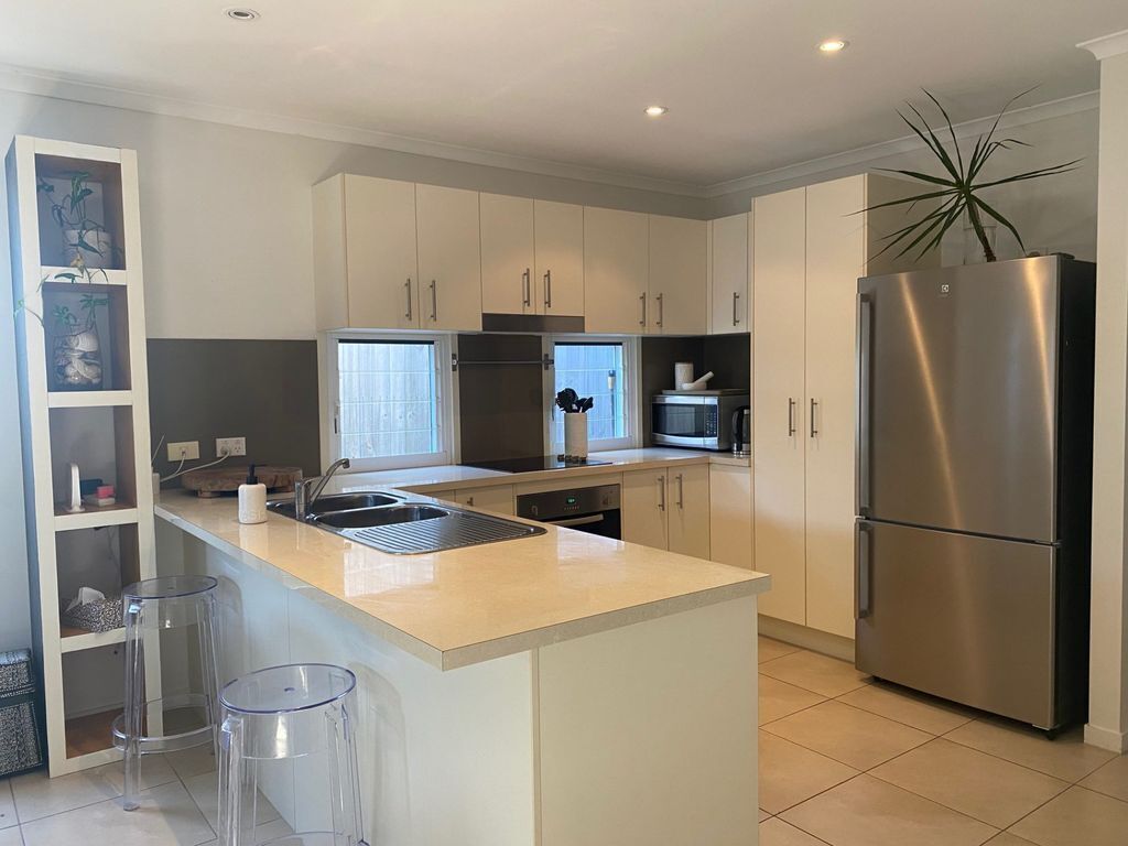 Nothling St 2/111, Moffat Beach