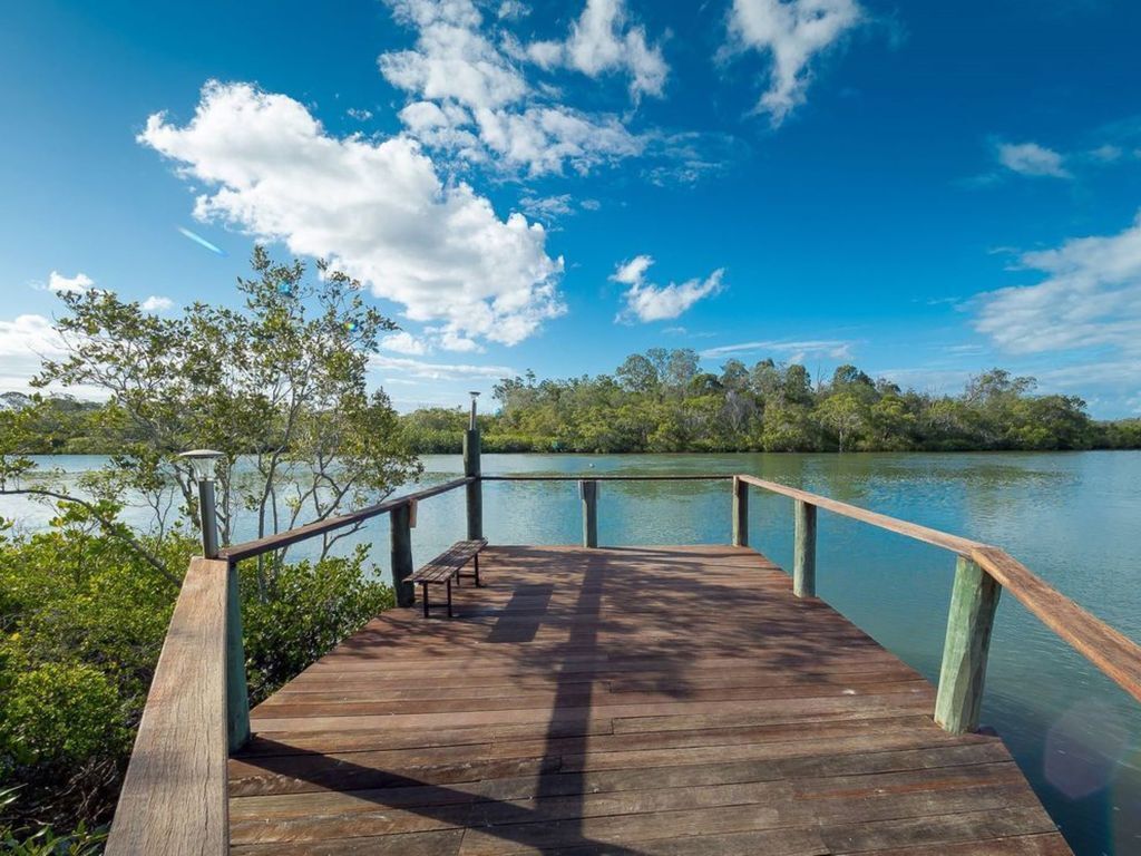 Toogoom Retreat - Waterfront-3br-jetty-boat Ramp-aircon-acreage- Pet Friendly