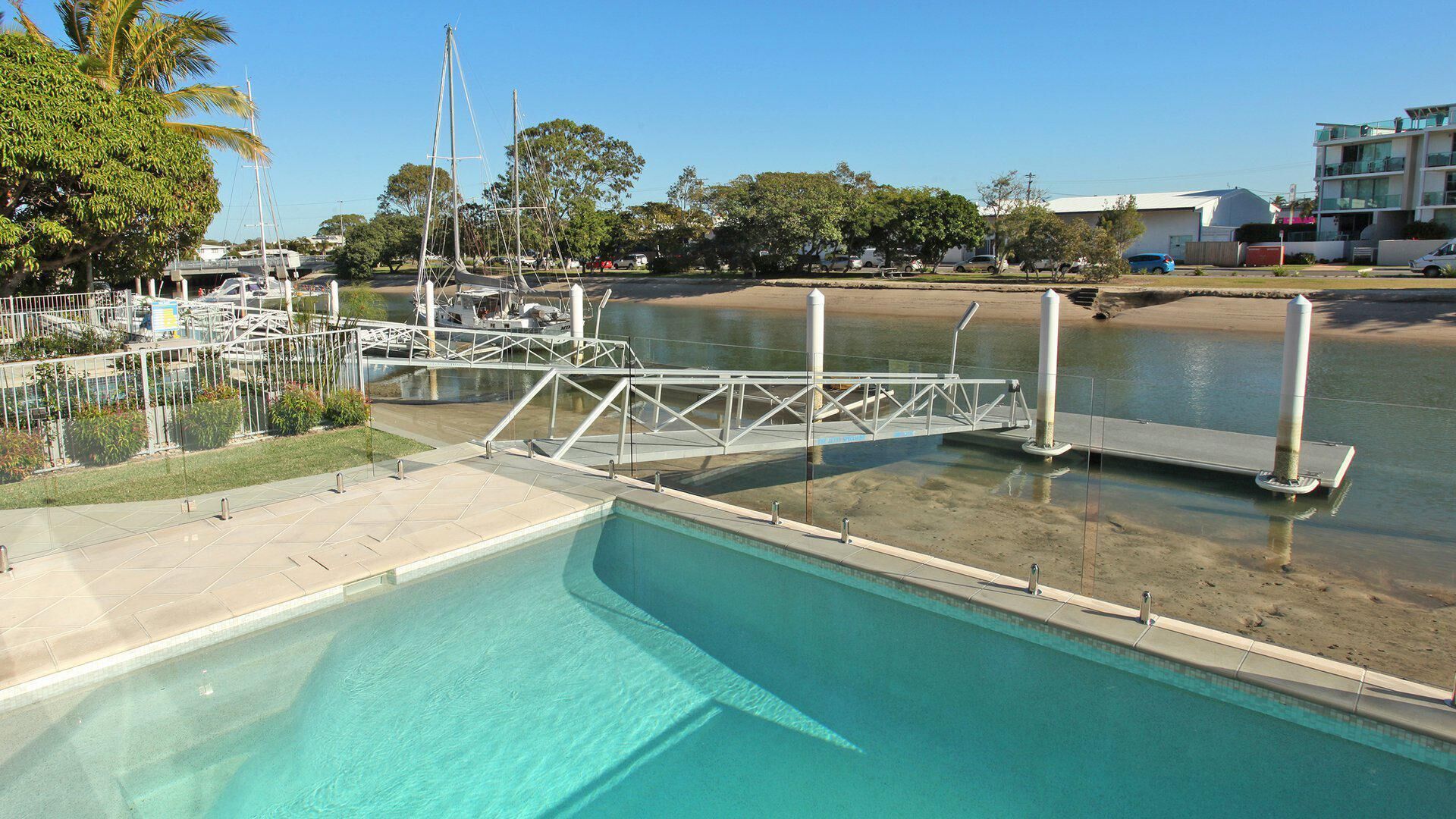 Culbara 23b - Modern 5 Bedroom Townhouse on Mooloolaba Canal with Pool + Pontoon + Aircon!