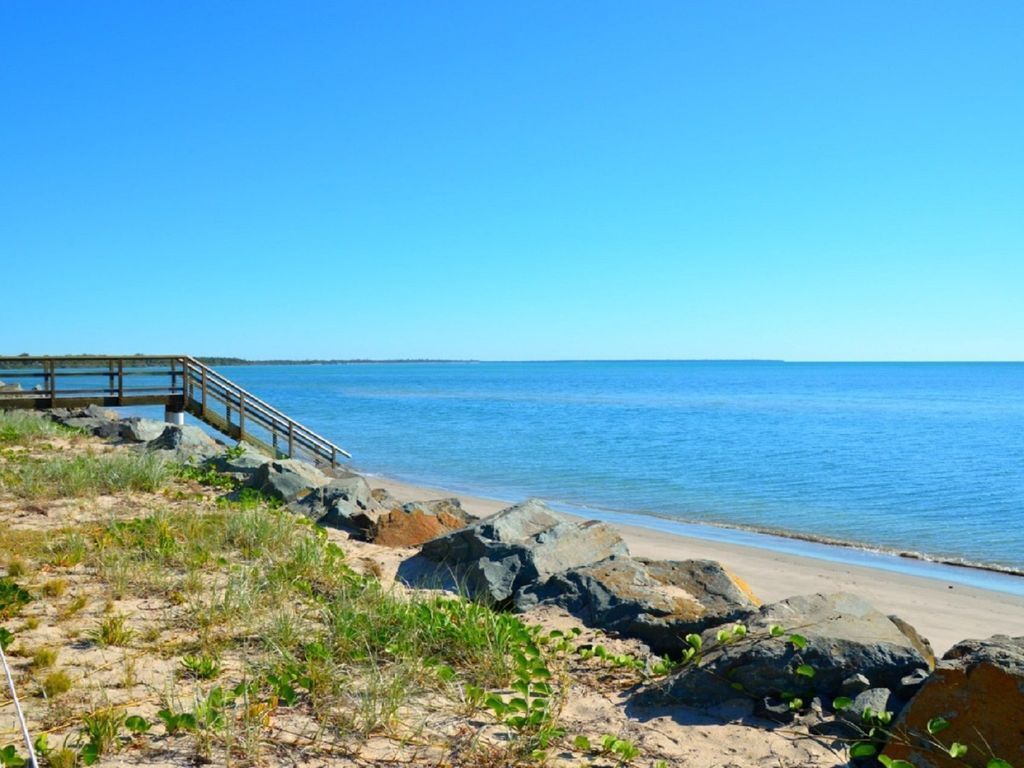 Tropic Tide - Toogoom- Beachfront- 3br- Pets Welcome