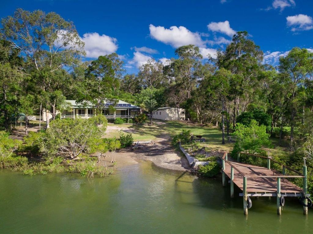 Toogoom Retreat - Waterfront-3br-jetty-boat Ramp-aircon-acreage- Pet Friendly