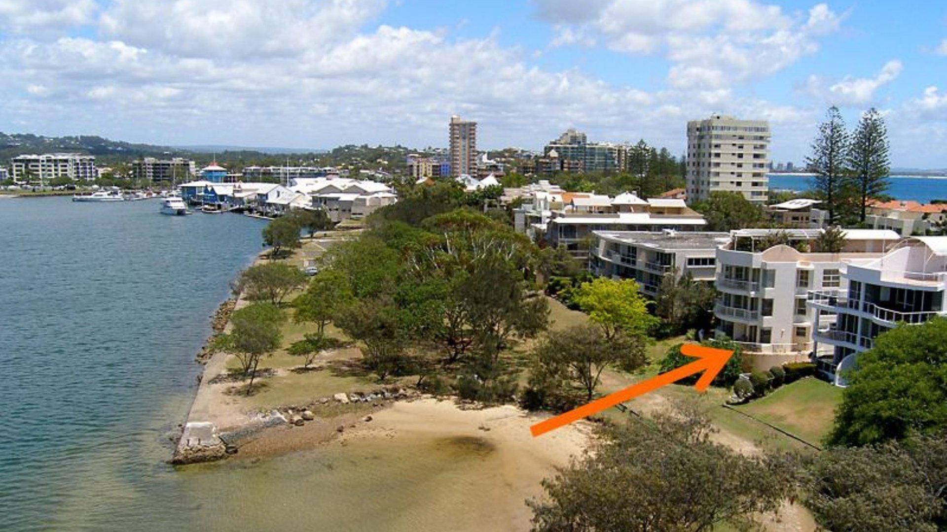 Mariner Cove 1 - Luxurious 2 Bedroom Unit on the Canal and 100 Metres to the Beach