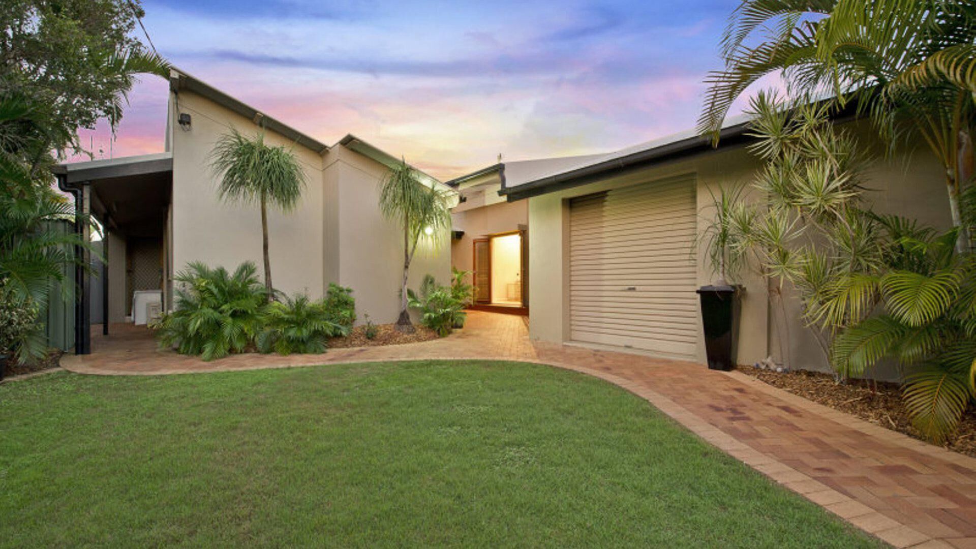 Coorumbong 16 - Five Bedroom House in Mooloolaba w/ Pool + Wifi and Private Pontoon