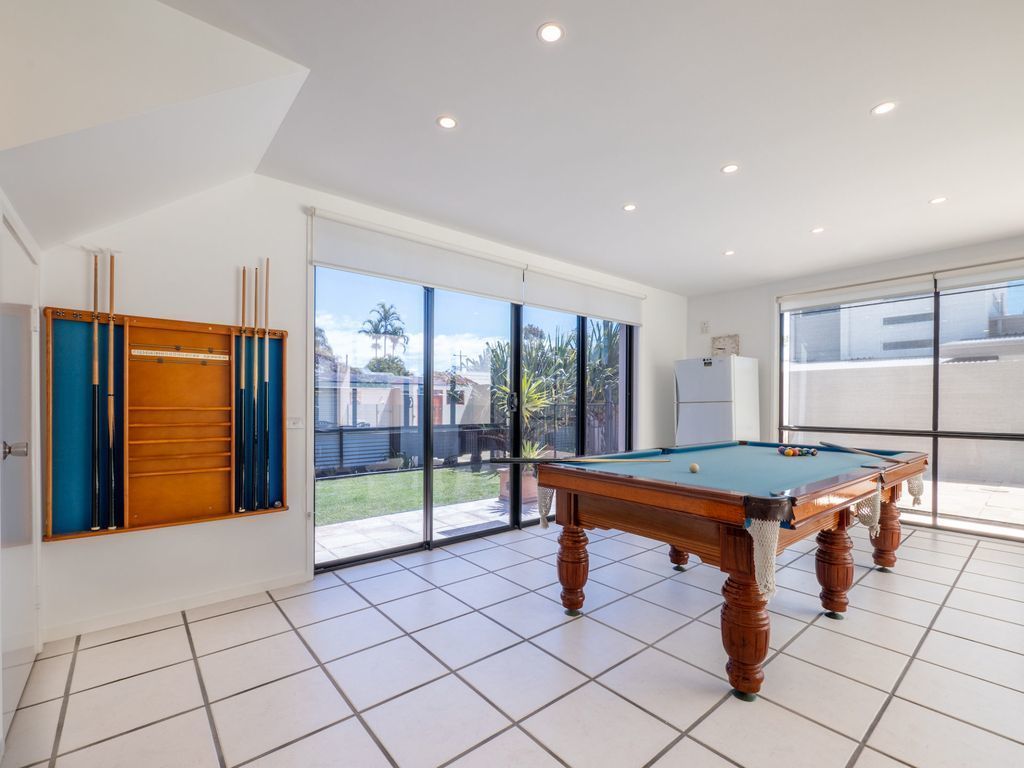 Campbell St, 11 Moffat Beach