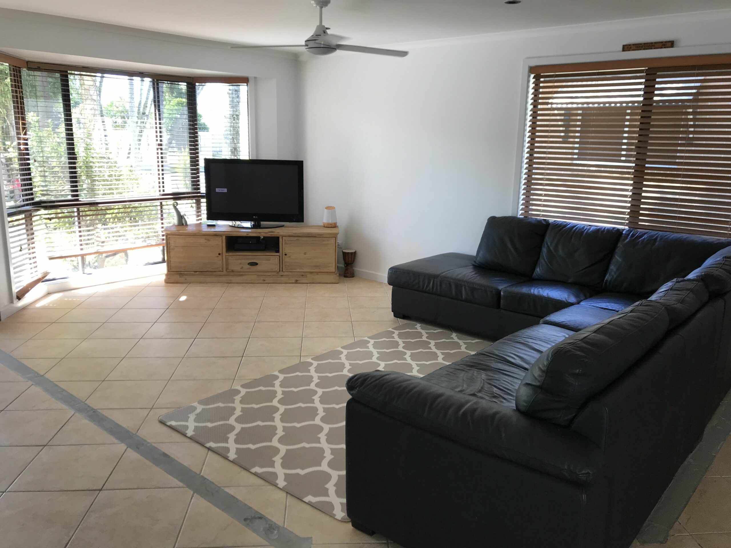 Family/Pet Friendly Mudjimba Beach House with a Pool - Free WI-FI & Foxtel