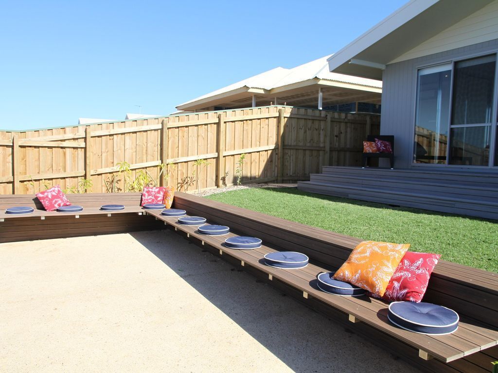 The Carnarvon Luxury Canal Home - Luxurious 4 Bedroom, 3.5 Bathroom Fully Self Contained House