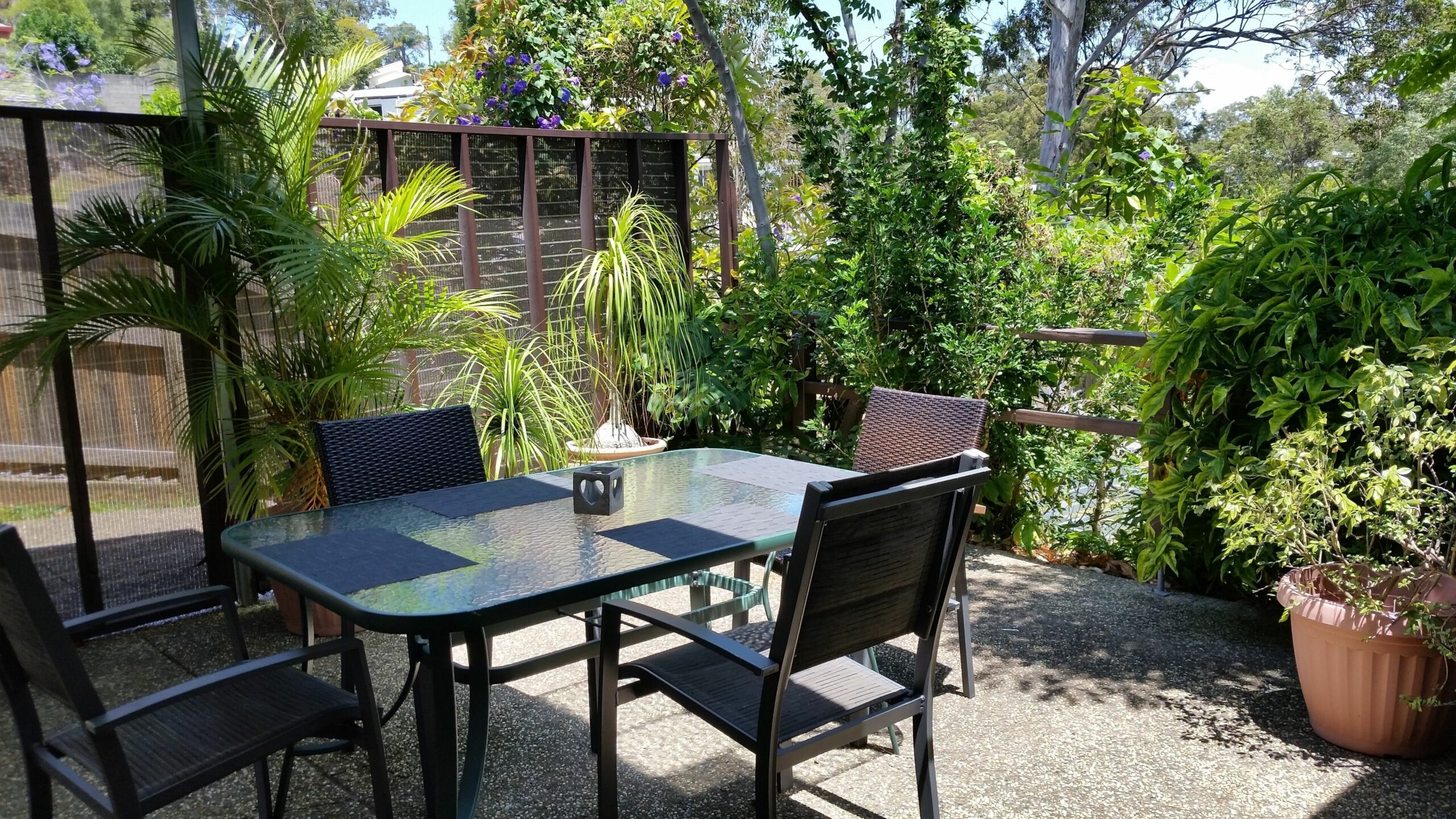 ~heart of the Coast,walk 2 to Alex Beach,private,courtyard,fully Self Contained