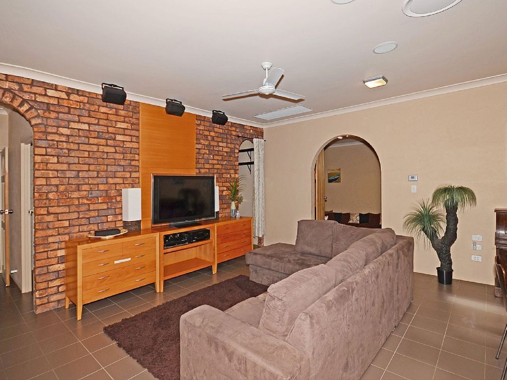 Sand n Sea - Burrum Heads- Beachfront - 4br- Aircon